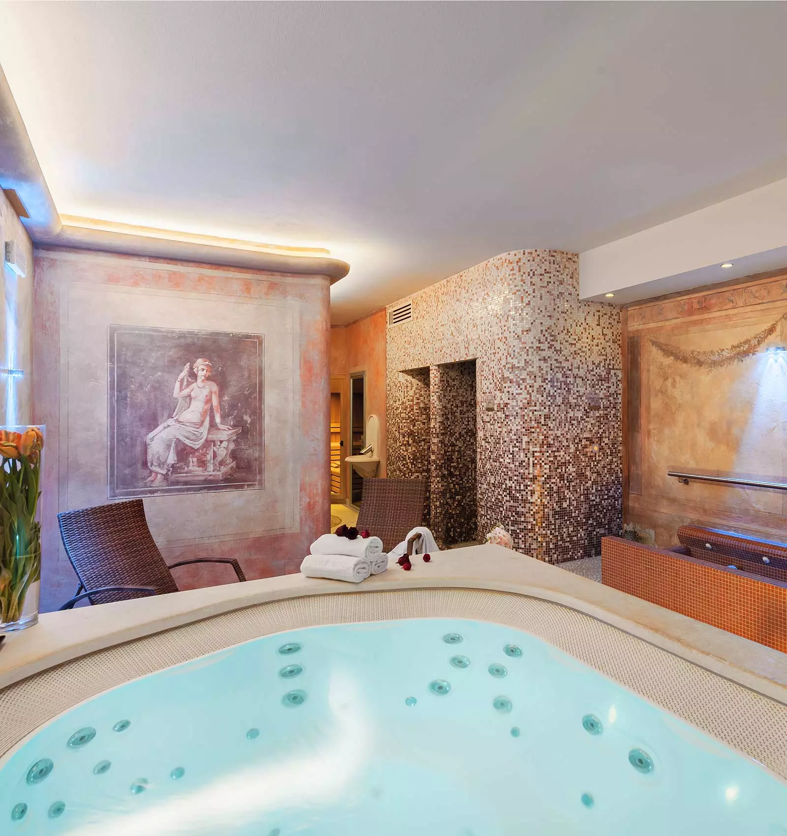 Jacuzzi con cromoterapia della Paradise Spa